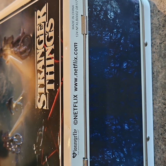Stranger Things Lunch Box - Picture 3 of 4